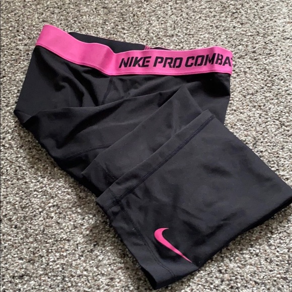 Like new, Nike pro combat leggings, size small. - Picture 2 of 4